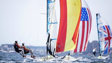 Tamara Echegoyen y Paula Barcel&oacute;, durante una regata.