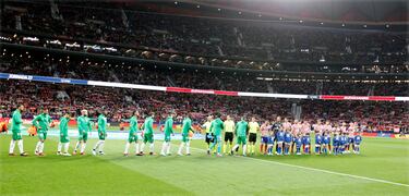 Formación de los equipos del Atlético de Madrid y Betis.