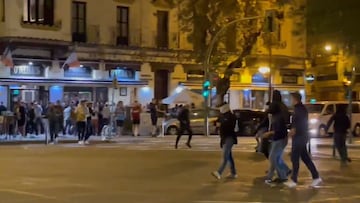 Batalla campal entre los hooligans de West Ham y Eintracht en pleno Sevilla