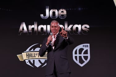 Joe Arlakas durante su discurso tras recibir el premio.