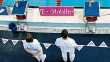 <b>LA SALIDA. </b>Las nadadoras saltan a la piscina en una de las últimas pruebas de los Campeonatos de Europa de piscina corta.