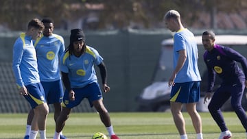 27/02/26 FC BARCELONA ENTRENAMIENTO
FERMIN KOUNDE DANI OLMO