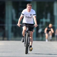 Glasner: “Tenemos lágrimas en los ojos por la marcha de Kostic”