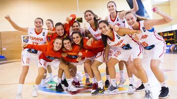 Las jugadoras de la Selecci&oacute;n Sub-16 celebran la victoria ante Holanda en el Europeo de Francia.