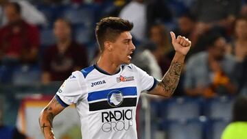 Atalanta's Argentine midfielder Emiliano Rigoni celebrates after scoring during the Italian Serie A football match Roma vs Atalanta, at Rome's "Olympic" comunal stadium on August 27, 2018. (Photo by Andreas SOLARO / AFP)