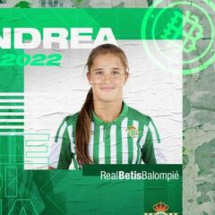 Andrea Medina firma su primer contrato profesional con 15 años