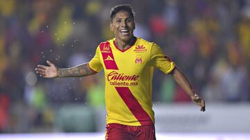 El atacante inca ya fue bicampeón de goleo en Liga MX, lo que lo ubica como de los mejores goleadores de los recientes torneos. Estará en el Mundial de Rusia 2018 con Perú, en el que compartirá el eje del ataque con Paolo Guerrero.