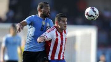 &Aacute;lvaro Pereira, durante un partido con la selecci&oacute;n de Uruguay. 