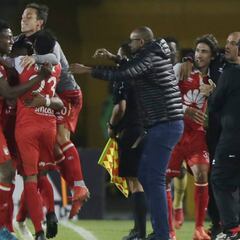 Santa Fe golea a Millonarios y clasifica a los playoffs de Liga