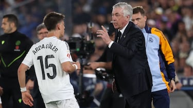 Real Madrid's Italian coach Carlo Ancelotti shouts instructions to Real Madrid's Turkish midfielder #15 Arda Guler during the Spanish league football match between Getafe CF and Real Madrid CF at the Coliseum Alfonso Perez stadium in Getafe, on April 23, 2025. (Photo by Thomas COEX / AFP)