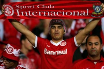 Inter de Porto Alegre sufrió y mucho para derrotar a Santa Fe. Charles Aránguiz fue clave en la mitad de la cancha.