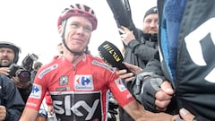Chris Froome hablando con los medios durante la Vuelta.