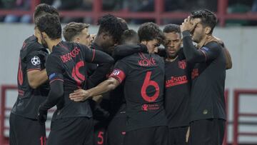 Los jugadores del Atlético celebran un gol al Lokomotiv.