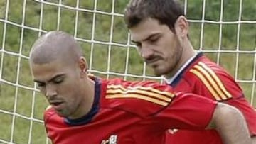 Valdés ha defendido a Casillas -"es indiscutible"- y negado que haya tenido problemas con Reina.