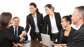 ?Por qu¨¦ no se puede ir al trabajo en pantal¨®n corto o bermudas en verano?