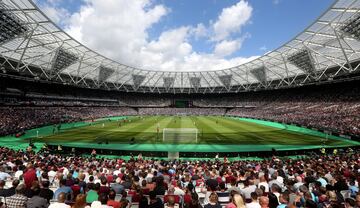 LONDON, ENGLAND - AUGUST 07: A general view of the action in the first half during the Pre-Season Friendly between West Ham United and Juventus at The Olympic Stadium on August 7, 2016 in London, England. (Photo by Charlie Crowhurst/Getty Images)