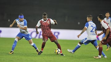 Ibrahim Balde (C), de la CFR Cluj, suteaza in timpul meciului de fotbal contra echipei CS U Craiova din etapa a IX-a a Ligii 1, disputat pe stadionul Dr. Constantin Radulescu, duminica, 10 septembrie 2017. DAN HORIA TAUTAN / MEDIAFAX FOTO