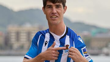 28/01/23 REAL SOCIEDAD ENTREVISTA
ARITZ ELUSTONDO
FOTO.ENVIADA.POR.ALFONSO.HERRAN