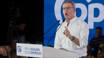 El presidente del Partido Popular y candidato a la presidencia del Gobierno, Alberto Nuñez Feijóo, interviene durante un mitin, en el Multiusos Fontes do Sar, a 17 de septiembre de 2023, en Santiago de Compostela, A Coruña, Galicia (España). Este acto se enmarca dentro de la campaña del partido para defender la «igualdad de los españoles». El discurso de Feijoo estará precedido por otro de Alfonso Rueda, líder del partido en Galicia y presidente de la Xunta.
17 SEPTIEMBRE 2023;PP;PARTIDO POPULAR;PARTIDO POPULAR GALICIA;CANDIDATO PRESIDENCIA DEL GOBIERNO;AFILIADOS;
César Arxina / Europa Press
17/09/2023