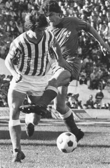 Jugó entre 1970 y 1982 en el equipo sevillano.