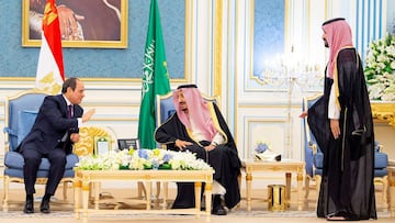 A handout picture provided by the Saudi Media Ministry on March 8, 2022 shows Saudi Arabia's King Salman Abdulaziz (C) and Crown Prince Mohammed bin Salman (R) receiving Egyptian President Abdel Fattah al-Sisi in Riyadh.