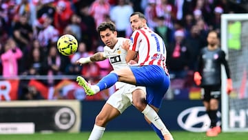 Soccer Football - LaLiga - Atletico Madrid v Valencia - Riyadh Air Metropolitano, Madrid, Spain - December 13, 2025 Atletico Madrid's David Hancko in action with Valencia's Hugo Duro REUTERS/Juan Barbosa