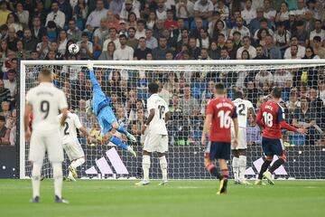 1-1. Kike García marca el primer gol.