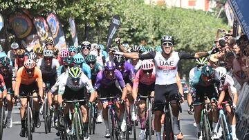 Molano celebra su triunfo en la primera etapa de la Vuelta a Burgos 2023.