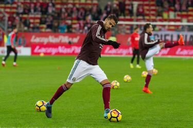 Reyes se perdió la Copa del Mundo debido a una lesión y después llegó a Turquía donde finalmente es tomado en cuenta para ser titular. Su regreso en la selección será importante para observar el momento que vive.   