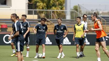 Gareth Bale, junto a Lopetegui y canteranos del Real Madrid.