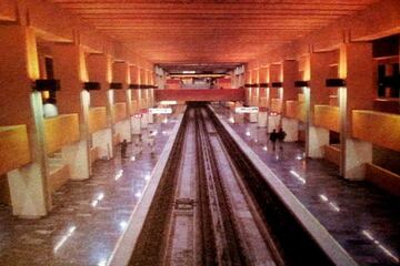 La línea 9 terminó su construcción en 1988, corría inicialmente de Pantitlán a Centro Médico, actualmente llega hasta Tacubaya.