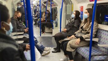 Un prestigioso médico establece el momento para el fin de la mascarilla en interiores.
