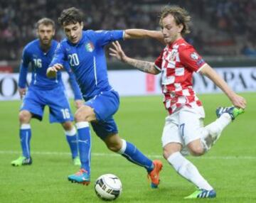 Italia - Croacia. Ivan Rakitik ante Matteo Darmian.