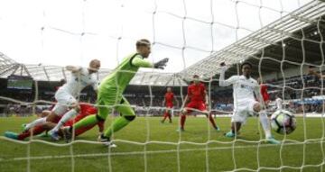 Leroy Fer opens the scoring at the Liberty stadium. Min.8