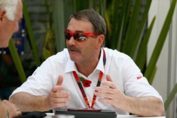 Nigel Mansell se retiró de la F1 y compitió en Cart IndyCar donde ganó en su primer año pero no pudo conseguir la victoria en las 500 Millas de Indianapolis.