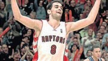 <b>FELIZ. </b>Dos bandejas de Calderón sentenciaron a los Kings de Bibby.