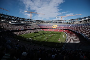 Alrededor de 23.000 espectadores, han acudido este viernes al Spotify Camp Nou para presenciar el entrenamiento que realiza el primer equipo masculino del Barcelona. Ha sido el primer evento abierto al público en el estadio desde el inicio de las obras de reconstrucción en el verano de 2023 y una prueba piloto para la futura reapertura en un partido oficial.