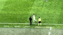 El momento en el que explotó el Simeone vs Vinicius en pleno partido: tensión máxima