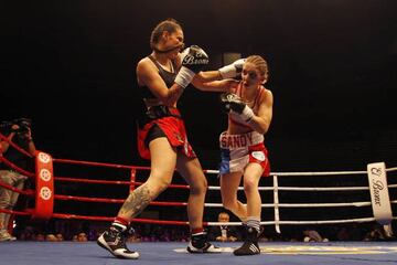 Joana Pastrana, durante su combate ante la francesa Sandy Coget por el título europeo del Peso mínimo.