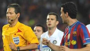 De Bleeckere protagonizó un polémico arbitraje la temporada pasada en el Barcelona-Inter al expulsar a Motta de manera muy rigurosa.