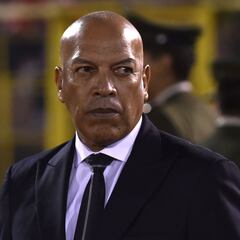 Mosquera encuentra club: llega a Royal Pari