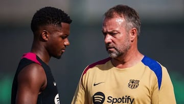 Flick con Ansu Fati, en un entrenamiento de pretemporada.