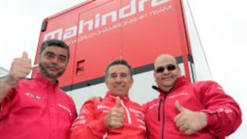 Aspar, flanqueado por sus nuevos socios.