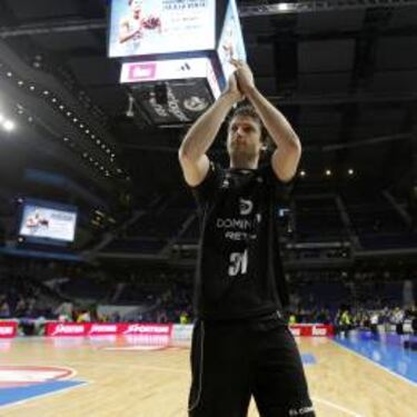 Adiós del Madrid a Raúl con 102 puntos y el mejor Doncic