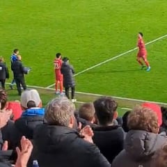 ¡Esto es Anfield! Así recibieron los hinchas de Liverpool a Díaz