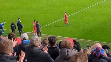 ¡Esto es Anfield! Así recibieron los hinchas de Liverpool a Díaz