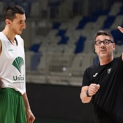 El Unicaja destituye a Katsikaris