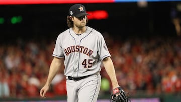 Durante el juego 5 de la Serie Mundial, dos influencers se levantaron la blusa para apoyar una campa&ntilde;a contra el c&aacute;ncer; de paso distraer a Gerrit Cole La MLB las expuls&oacute; de por vida.