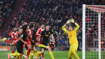 Union St-Gilloise's Dutch goalkeeper #37 Kjell Scherpen (R) eyes the ball during the UEFA Champions League football match between FC Bayern Munich (GER) and Union St-Gilloise (BEL) in Munich, southern Germany, on January 21, 2026. (Photo by Karl-Josef HILDENBRAND / AFP)