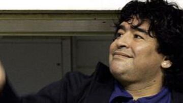 <b>EN MEJOR FORMA.</b> Maradona está mejorando tras su operación de reducción de estómago.